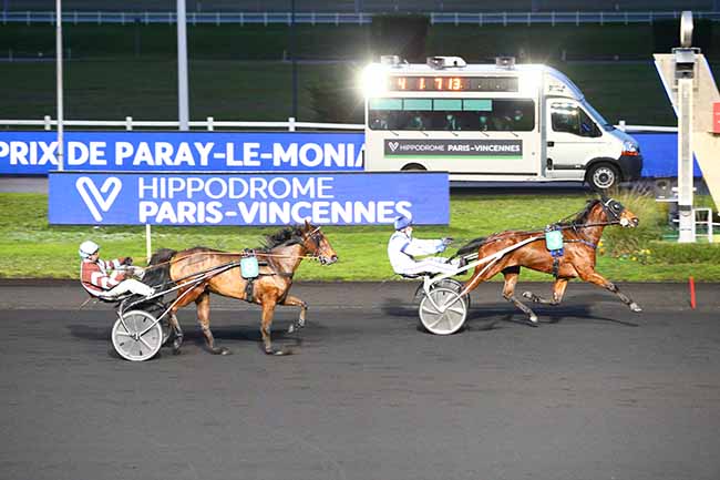 Photo d'arrivée de la course pmu PRIX DE PARAY-LE-MONIAL à PARIS-VINCENNES le Samedi 19 décembre 2020