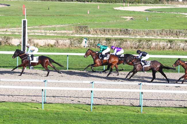 Photo d'arrivée de la course pmu PRIX DE MARTAINVILLE à DEAUVILLE le Samedi 19 décembre 2020