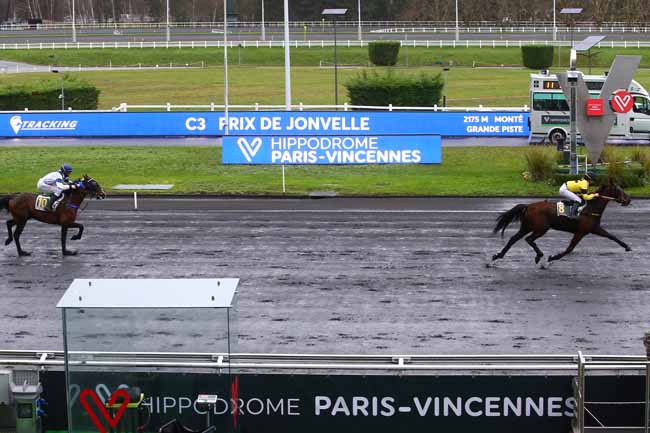 Photo d'arrivée de la course pmu PRIX DE JONVELLE à PARIS-VINCENNES le Jeudi 24 décembre 2020