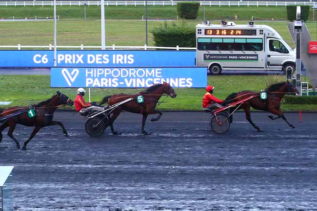 Photo d'arrivée de la course pmu PRIX DES IRIS à PARIS-VINCENNES le Jeudi 24 décembre 2020