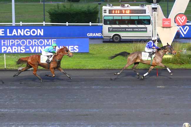 Photo d'arrivée de la course pmu PRIX DE LANGON à PARIS-VINCENNES le Jeudi 24 décembre 2020
