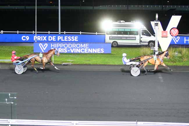 Photo d'arrivée de la course pmu PRIX DE PLESSE à PARIS-VINCENNES le Jeudi 24 décembre 2020