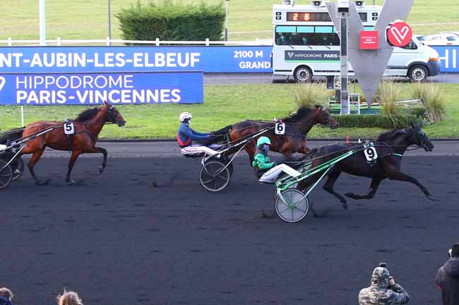 Photo d'arrivée de la course pmu PRIX DE SAINT-AUBIN-LES-ELBEUF à PARIS-VINCENNES le Vendredi 25 décembre 2020