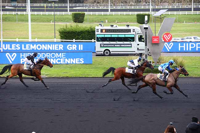 Photo d'arrivée de la course pmu PRIX JULES LEMONNIER à PARIS-VINCENNES le Samedi 26 décembre 2020