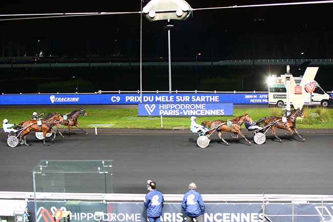 Photo d'arrivée de la course pmu PRIX DU MELE-SUR-SARTHE à PARIS-VINCENNES le Samedi 26 décembre 2020