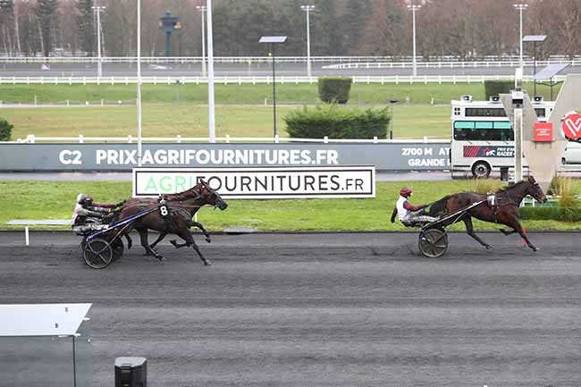 Photo d'arrivée de la course pmu PRIX AGRIFOURNITURES.FR à PARIS-VINCENNES le Dimanche 27 décembre 2020