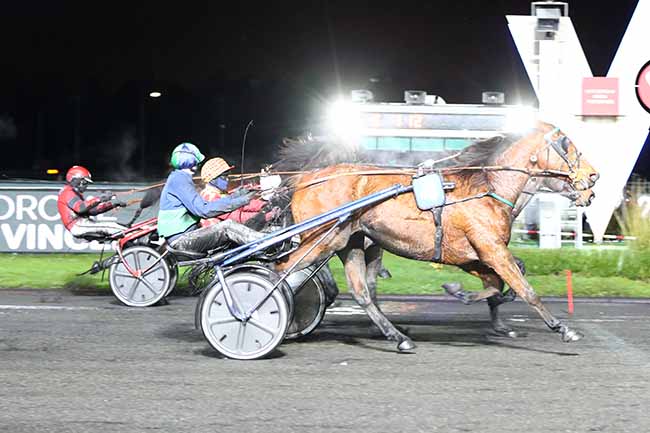 Photo d'arrivée de la course pmu PRIX DE DEUIL-LA-BARRE à PARIS-VINCENNES le Dimanche 27 décembre 2020