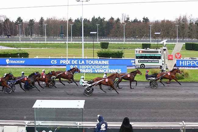 Photo d'arrivée de la course pmu PRIX DE LA TOURAINE à PARIS-VINCENNES le Mardi 29 décembre 2020