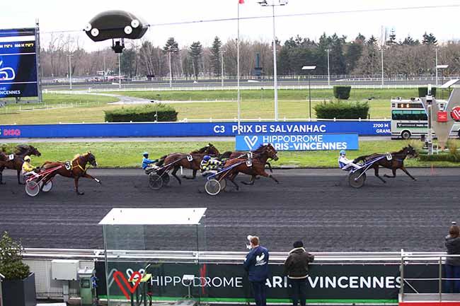 Photo d'arrivée de la course pmu PRIX DE SALVANHAC à PARIS-VINCENNES le Jeudi 31 décembre 2020