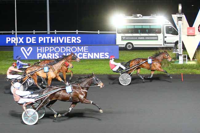 Photo d'arrivée de la course pmu PRIX DE PITHIVIERS à PARIS-VINCENNES le Lundi 4 janvier 2021