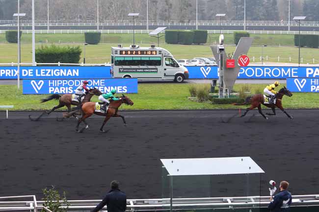 Photo d'arrivée de la course pmu PRIX DE LEZIGNAN à PARIS-VINCENNES le Mardi 5 janvier 2021