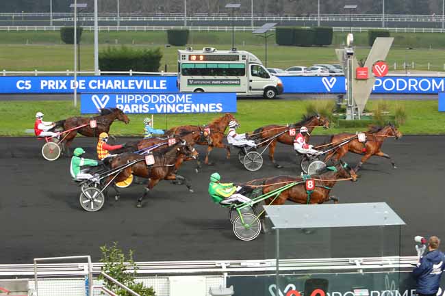 Photo d'arrivée de la course pmu PRIX DE CHARLEVILLE à PARIS-VINCENNES le Mardi 5 janvier 2021