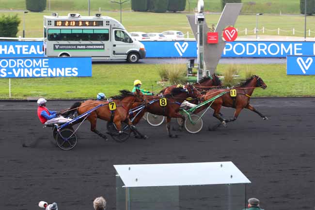 Photo d'arrivée de la course pmu PRIX DE COUCY-LE-CHATEAU à PARIS-VINCENNES le Jeudi 7 janvier 2021