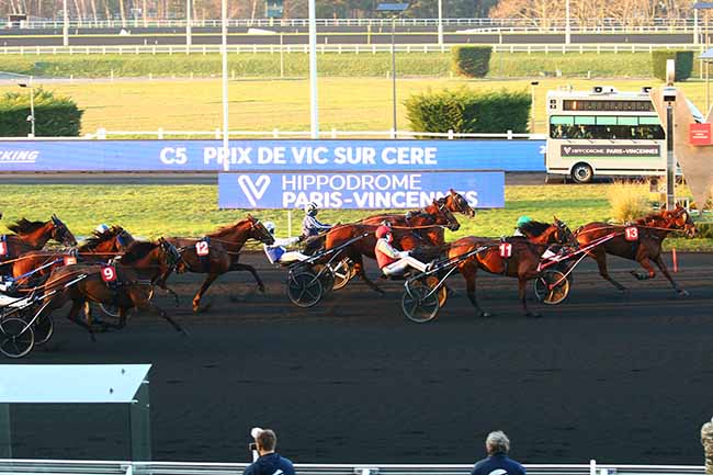 Photo d'arrivée de la course pmu PRIX DE VIC-SUR-CERE à PARIS-VINCENNES le Samedi 9 janvier 2021