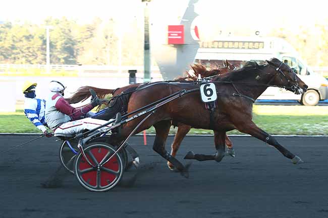 Photo d'arrivée de la course pmu PRIX DE TONNAC-VILLENEUVE à PARIS-VINCENNES le Dimanche 10 janvier 2021