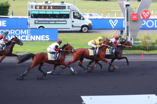 Photo d'arrivée de la course pmu PRIX DE BOLLENE à PARIS-VINCENNES le Vendredi 15 janvier 2021