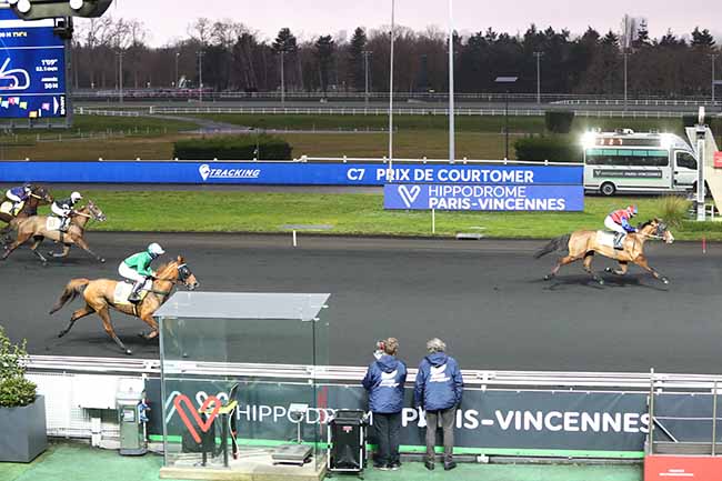 Photo d'arrivée de la course pmu PRIX DE COURTOMER à PARIS-VINCENNES le Samedi 23 janvier 2021