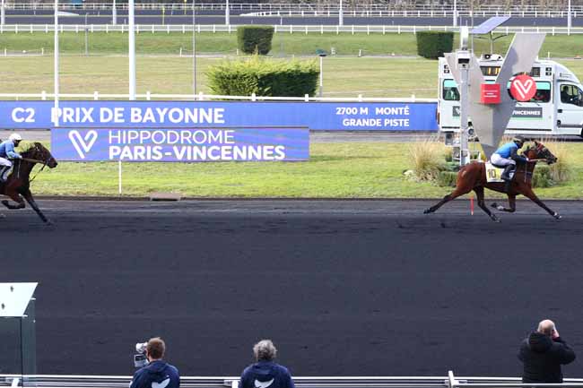 Photo d'arrivée de la course pmu PRIX DE BAYONNE à PARIS-VINCENNES le Lundi 25 janvier 2021