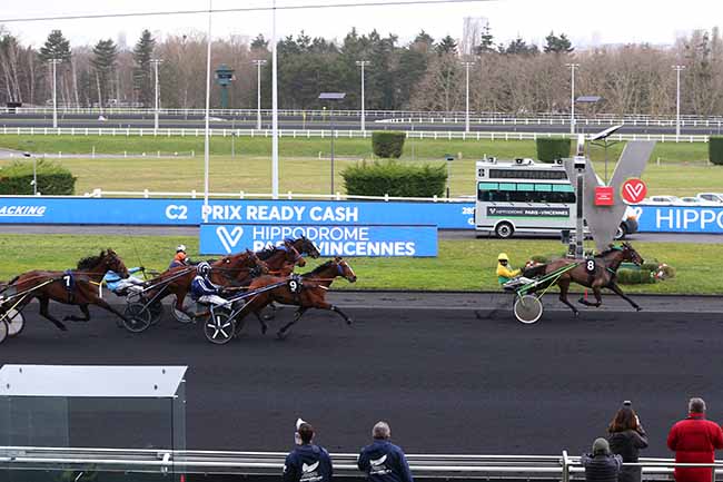 Photo d'arrivée de la course pmu PRIX READY CASH à PARIS-VINCENNES le Samedi 30 janvier 2021