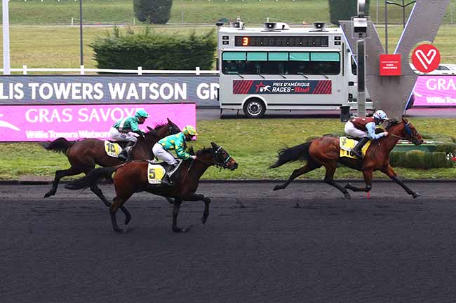 Photo d'arrivée de la course pmu PRIX CAMILLE BLAISOT à PARIS-VINCENNES le Dimanche 31 janvier 2021