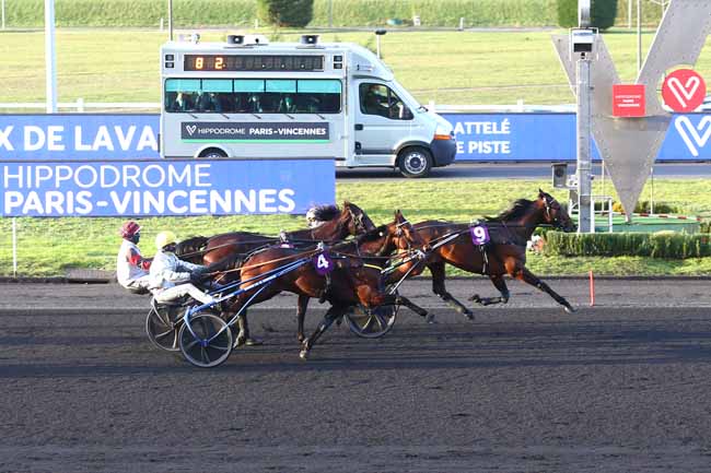 Photo d'arrivée de la course pmu PRIX DE LAVAL à PARIS-VINCENNES le Mardi 2 février 2021