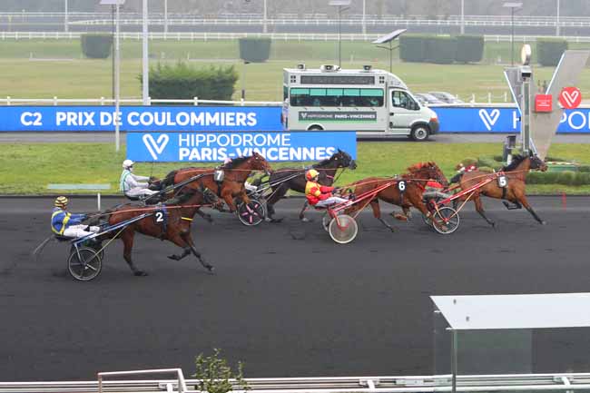 Photo d'arrivée de la course pmu PRIX DE COULOMMIERS à PARIS-VINCENNES le Lundi 8 février 2021