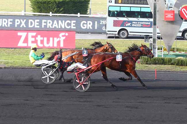 Photo d'arrivée de la course pmu PRIX D'AMERIQUE RACES ZETURF - PRIX DE FRANCE à PARIS-VINCENNES le Dimanche 14 février 2021