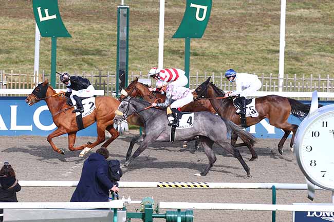 Photo d'arrivée de la course pmu PRIX DE LA GRANDE GLACIERE à CHANTILLY le Jeudi 25 février 2021