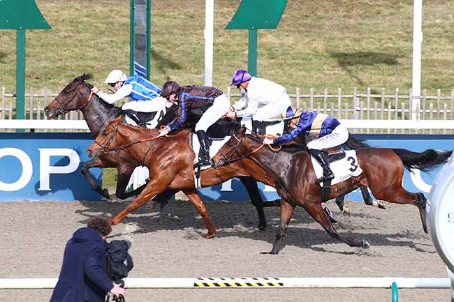 Photo d'arrivée de la course pmu PRIX DU COEUR DES PRINCES à CHANTILLY le Jeudi 25 février 2021