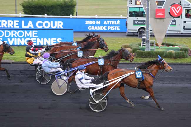 Photo d'arrivée de la course pmu PRIX DE SAINT-PIERRE-LA-COUR à PARIS-VINCENNES le Vendredi 26 février 2021