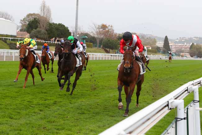 Photo d'arrivée de la course pmu GRAND PRIX DU DEPARTEMENT 06 - DEFI DU GALOP 2021 à CAGNES-SUR-MER le Samedi 27 février 2021