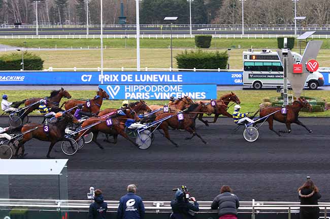Photo d'arrivée de la course pmu PRIX DE LUNEVILLE à PARIS-VINCENNES le Jeudi 4 mars 2021