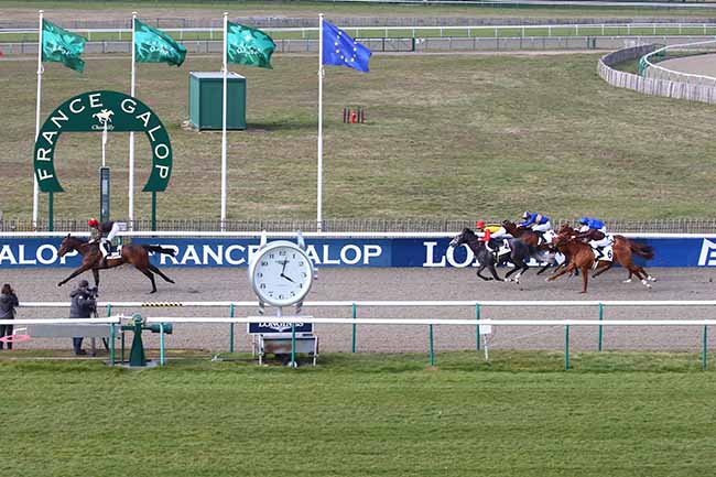 Photo d'arrivée de la course pmu PRIX MAURICE CAILLAULT à CHANTILLY le Mardi 9 mars 2021