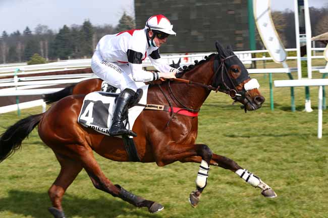 Photo d'arrivée de la course pmu PRIX D'ESSAI DES POULAINS (PELOTON A) à COMPIEGNE le Mardi 9 mars 2021