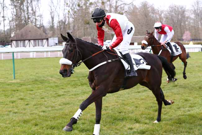 Photo d'arrivée de la course pmu PRIX D'ESSAI DES POULAINS (PELOTON B) à COMPIEGNE le Mardi 9 mars 2021