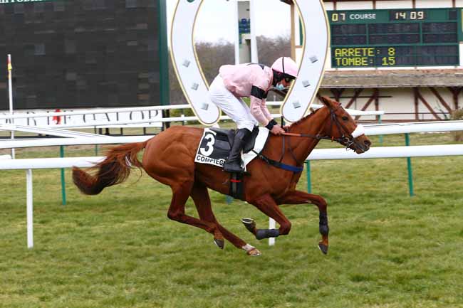 Photo d'arrivée de la course pmu PRIX STRADA à COMPIEGNE le Mardi 9 mars 2021
