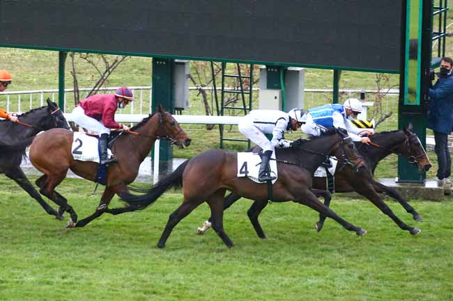Photo d'arrivée de la course pmu PRIX ROSE DE MAI à SAINT-CLOUD le Jeudi 11 mars 2021