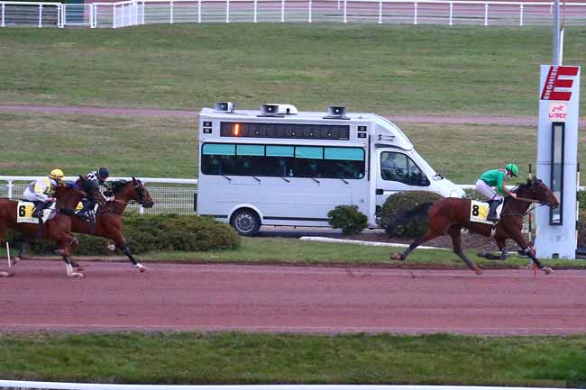 Photo d'arrivée de la course pmu PRIX D'HERBLAY à ENGHIEN le Vendredi 12 mars 2021