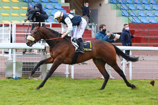 Photo d'arrivée de la course pmu PRIX D'AUTRECHES à COMPIEGNE le Dimanche 14 mars 2021