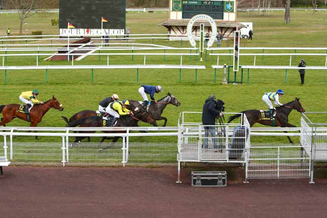 Photo d'arrivée de la course pmu PRIX DE RETHONDES à COMPIEGNE le Dimanche 14 mars 2021