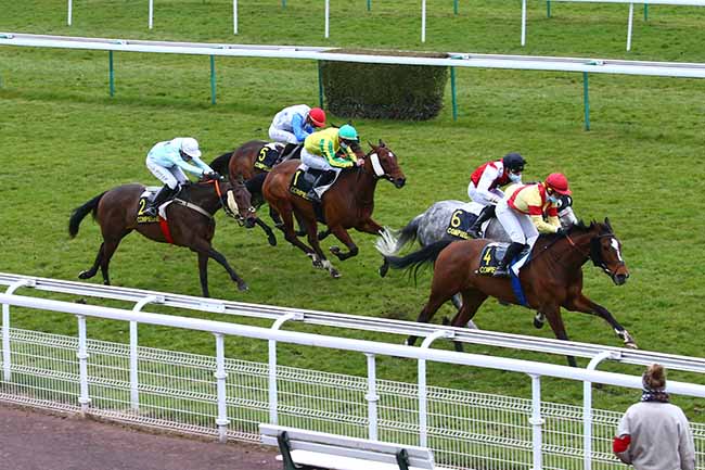 Photo d'arrivée de la course pmu PRIX DE SAINTE-PERINE à COMPIEGNE le Lundi 22 mars 2021