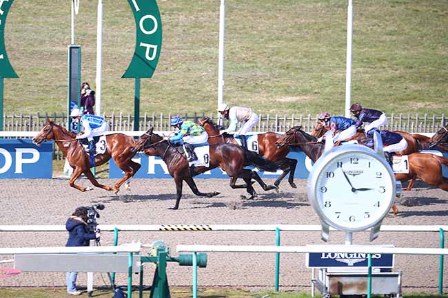 Photo d'arrivée de la course pmu PRIX DU BELVEDERE à CHANTILLY le Mardi 23 mars 2021
