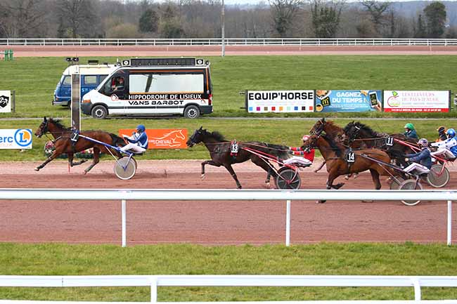 Photo d'arrivée de la course pmu PRIX DE LA COMMUNAUTE D'AGGLOMERATION DE LISIEUX à LISIEUX le Mercredi 24 mars 2021