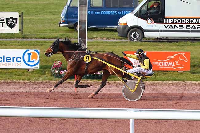 Photo d'arrivée de la course pmu PRIX DU CREDIT AGRICOLE NORMANDIE à LISIEUX le Mercredi 24 mars 2021