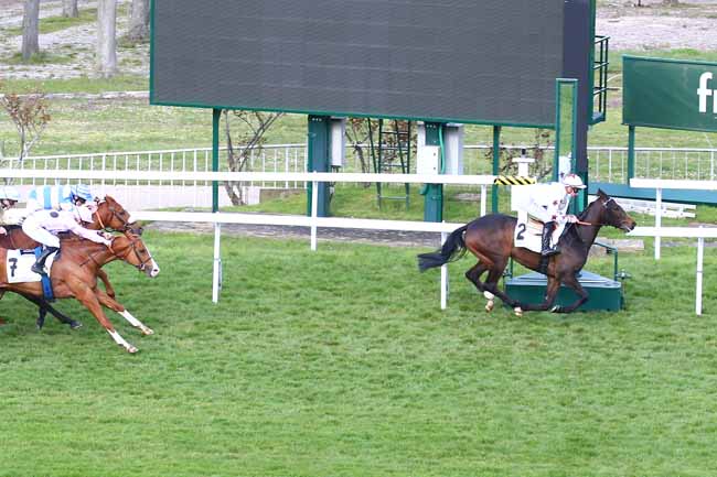 Photo d'arrivée de la course pmu PRIX DU JARDIN DE L'AVRE à SAINT-CLOUD le Jeudi 25 mars 2021