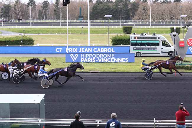 Photo d'arrivée de la course pmu PRIX JEAN CABROL à PARIS-VINCENNES le Samedi 27 mars 2021