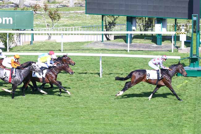 Photo d'arrivée de la course pmu PRIX BRULEUR à SAINT-CLOUD le Samedi 3 avril 2021