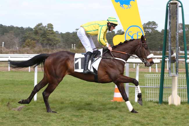 Photo d'arrivée de la course pmu PRIX D'ENGHIEN à FONTAINEBLEAU le Samedi 3 avril 2021