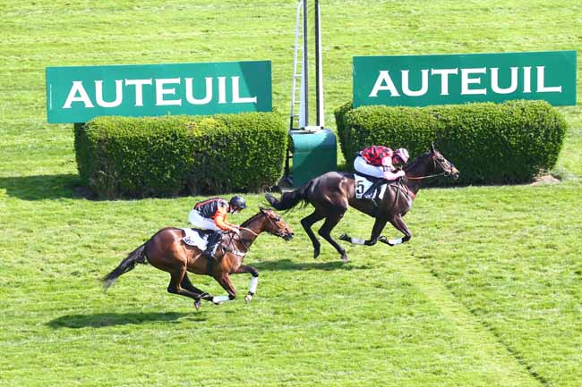 Photo d'arrivée de la course pmu PRIX AIR LANDAIS à AUTEUIL le Dimanche 4 avril 2021