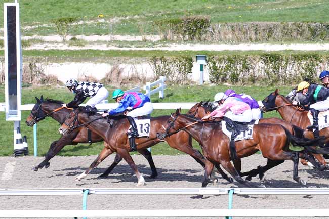 Photo d'arrivée de la course pmu PRIX DE L'OPERATION NEPTUNE à DEAUVILLE le Jeudi 8 avril 2021